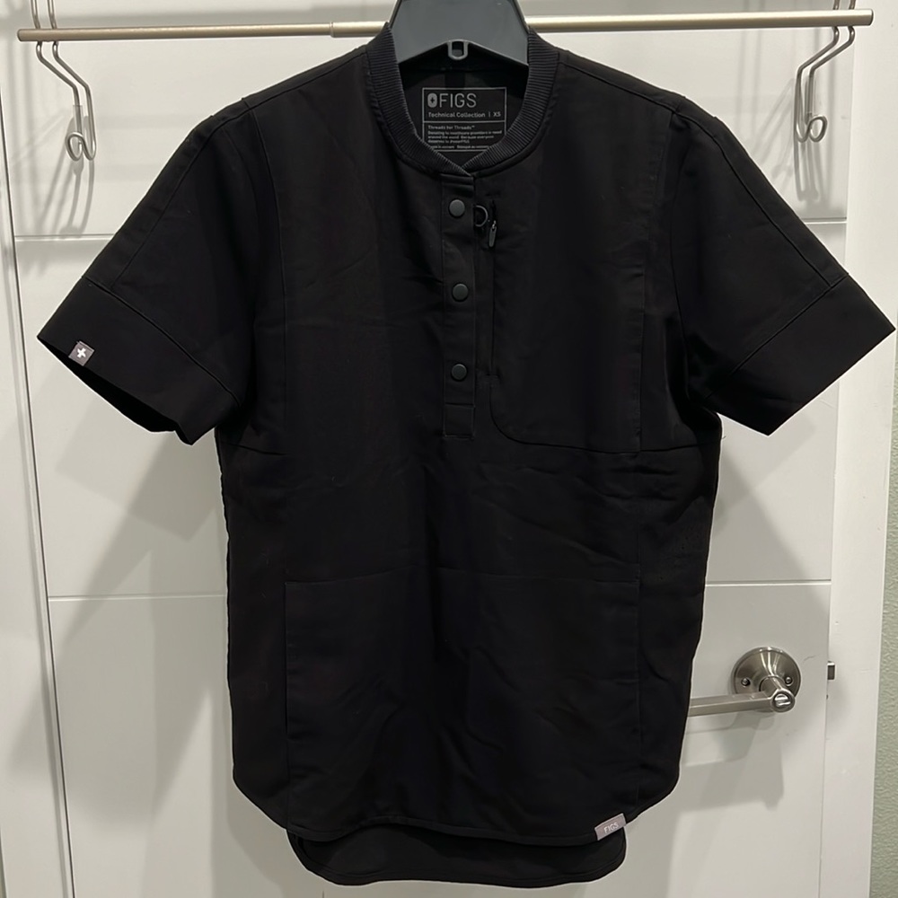 FIGS GIDYA SCRUB TOP IN XS.